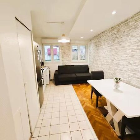 Mini-Studio Avec Kitchenette Ou Chambre Confort Avec Frigo Et Tv - Parking En Option Sur Resa ! Chaville Exterior photo